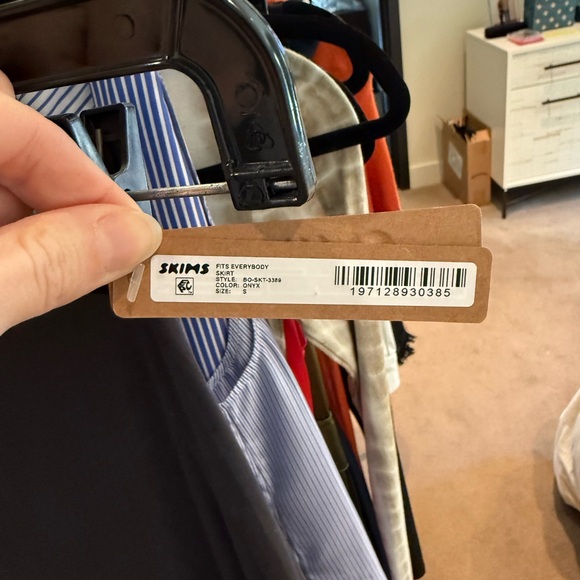 SKIMS Black Fits Everybody Maxi Skirt - Picture 4 of 8